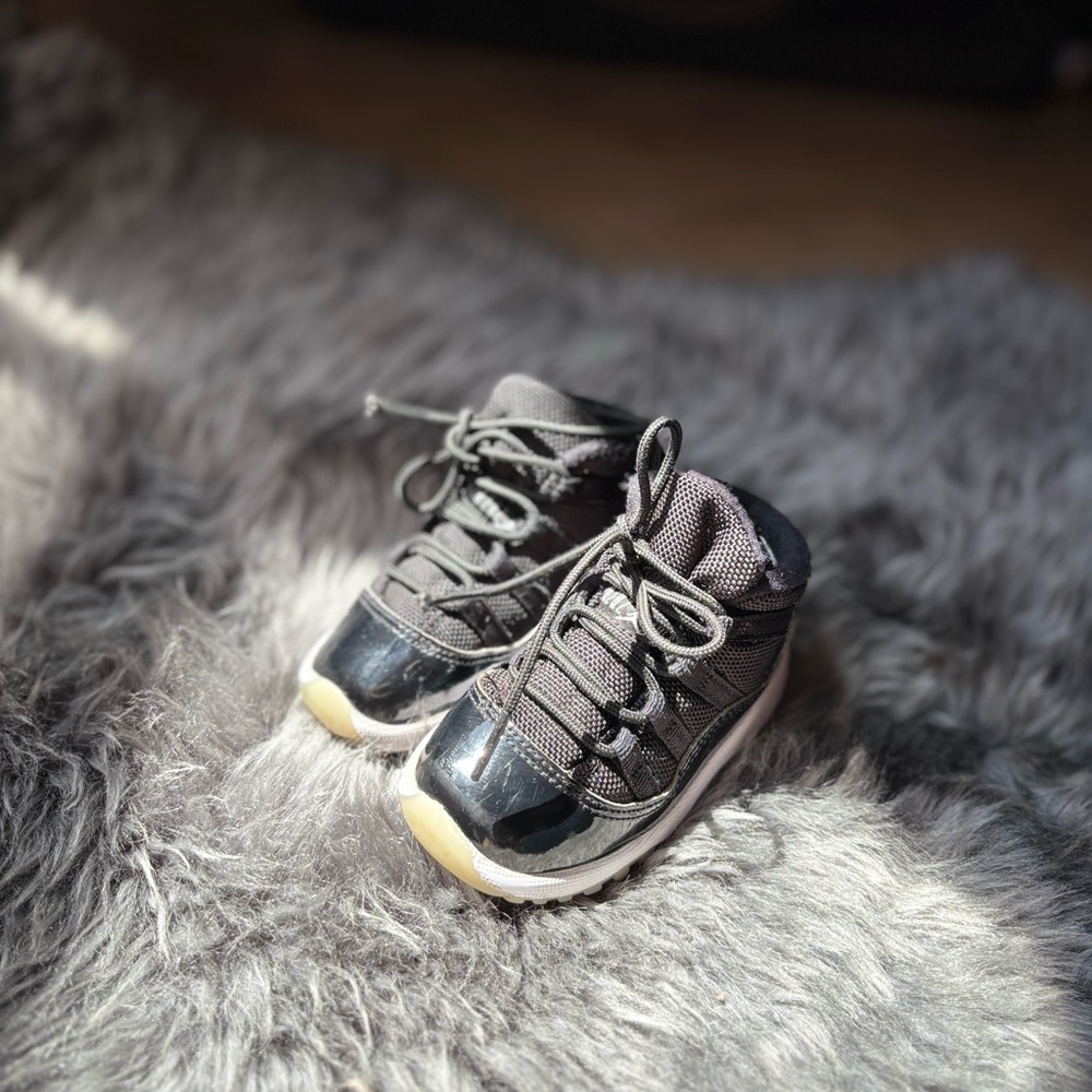 Jordan 11 - Picture 2 of 2